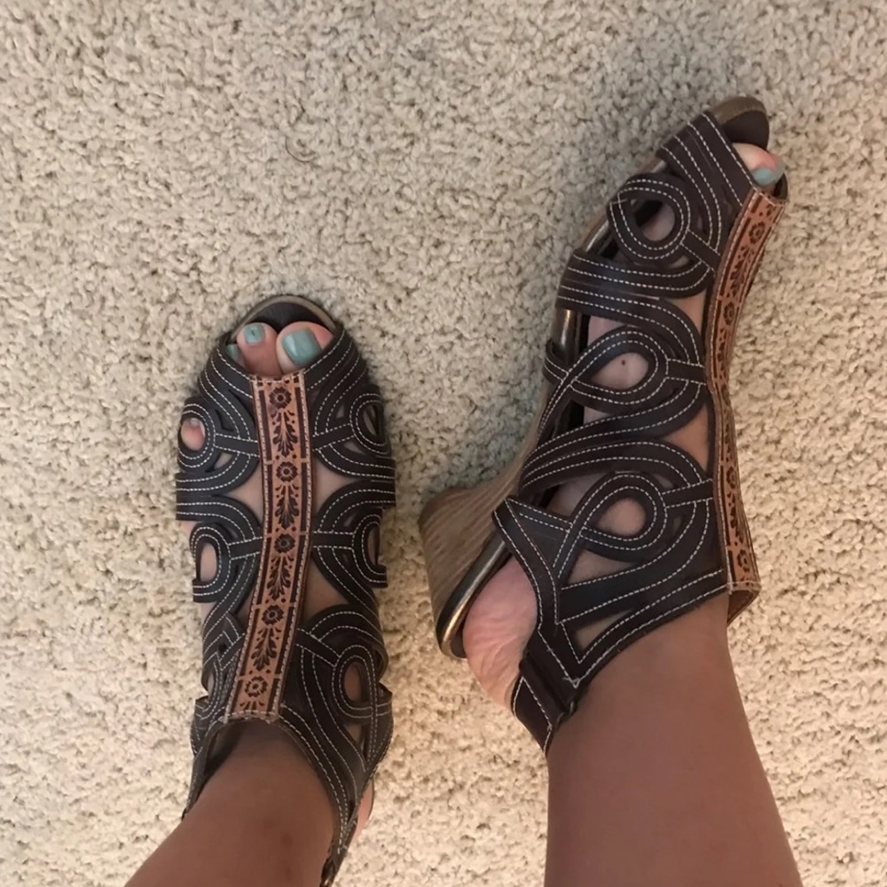 Spring step sandals